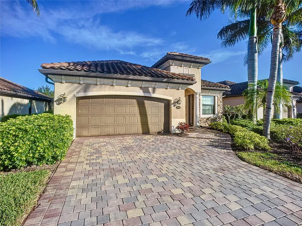 2902 AVIAMAR CIRCLE Naples, FL 34114
