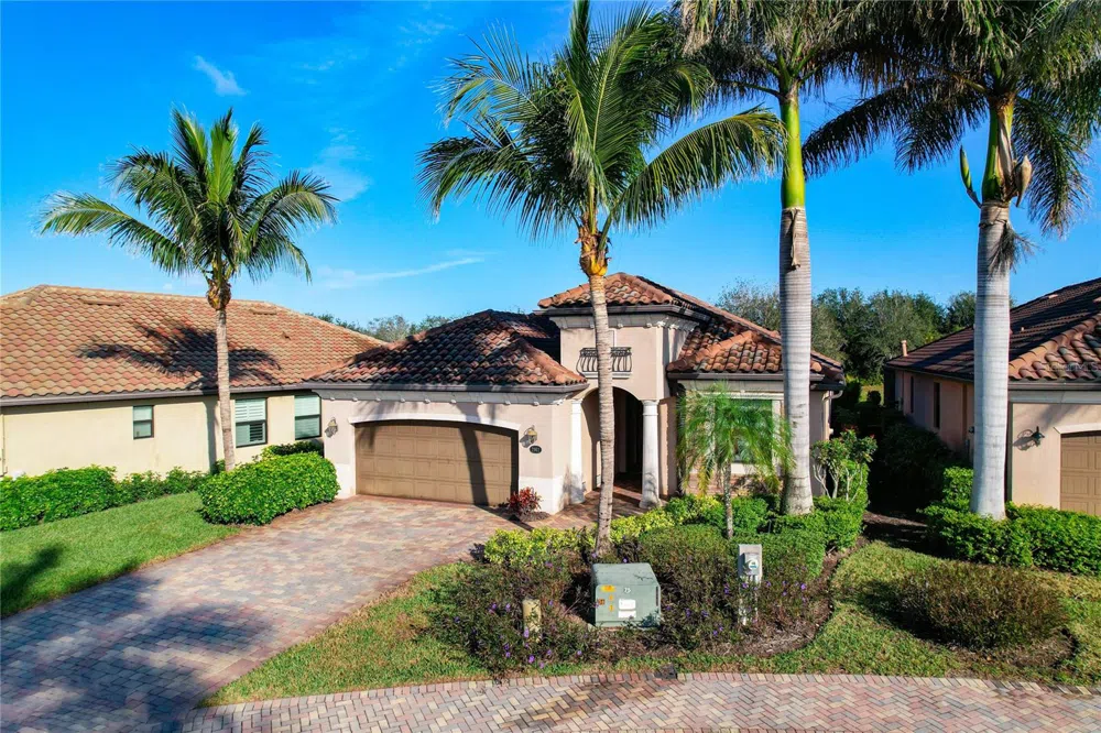 2902 AVIAMAR CIRCLE Naples, FL 34114