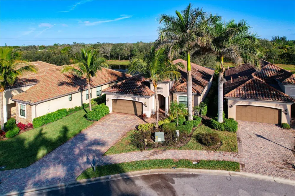 2902 AVIAMAR CIRCLE Naples, FL 34114