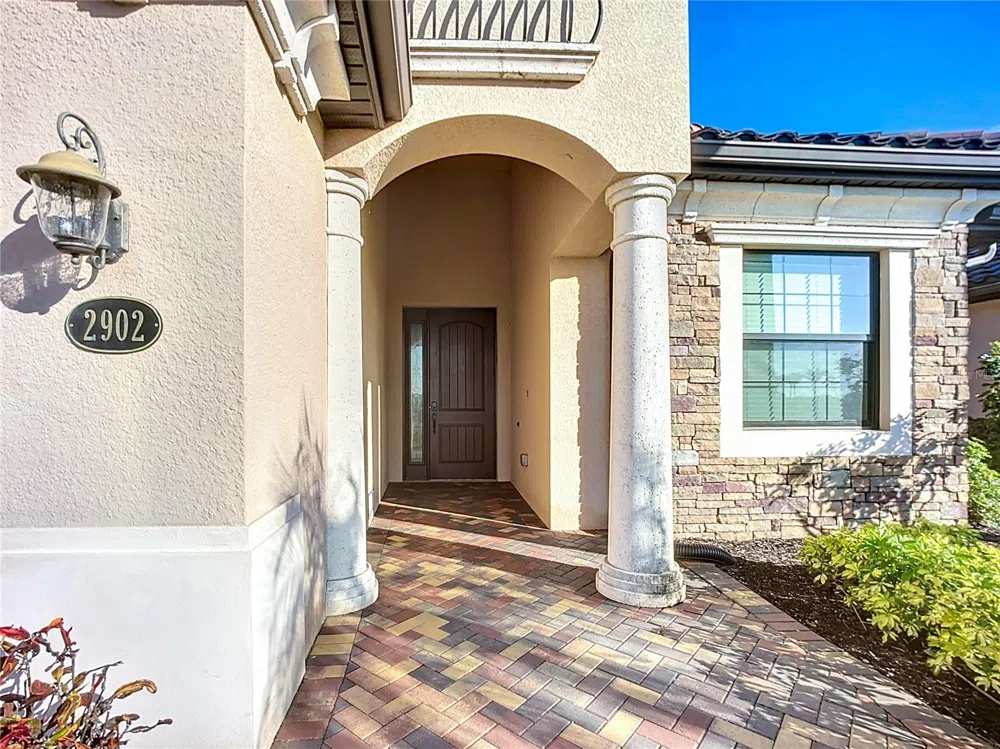 2902 AVIAMAR CIRCLE Naples, FL 34114