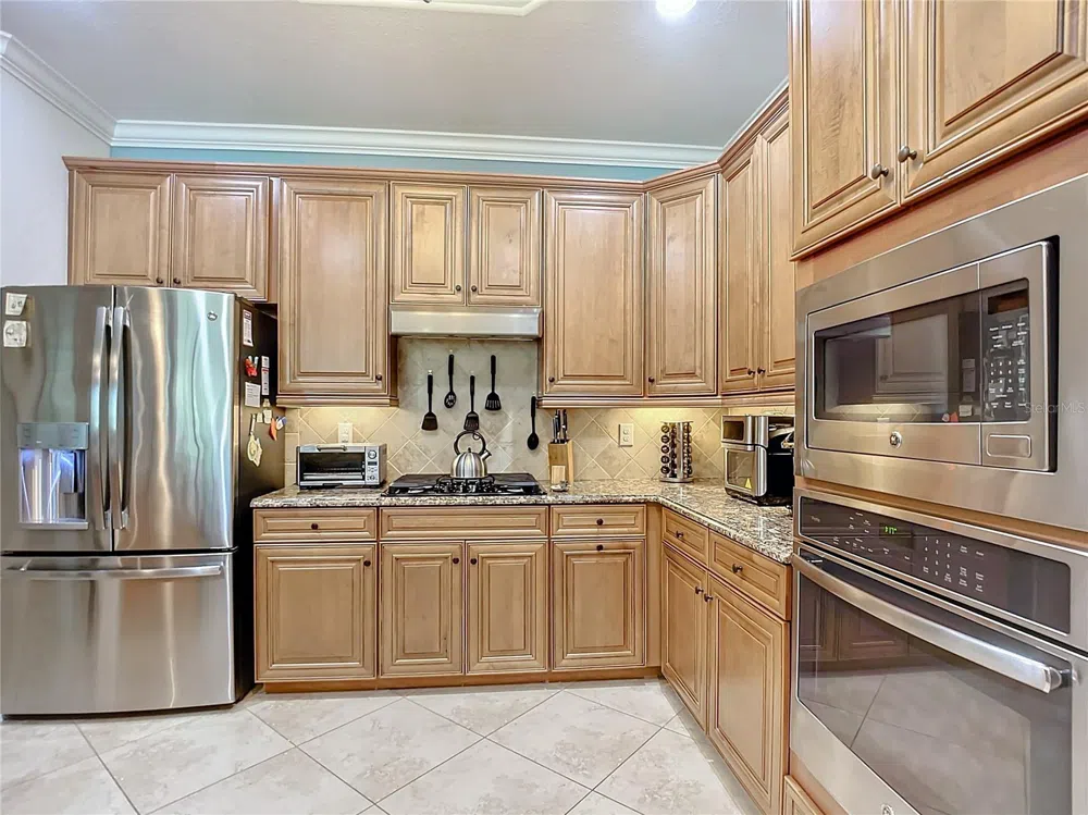 2902 AVIAMAR CIRCLE Naples, FL 34114