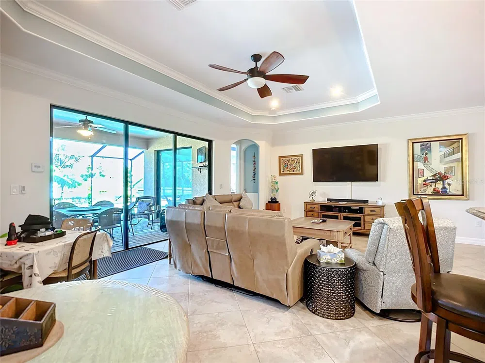 2902 AVIAMAR CIRCLE Naples, FL 34114