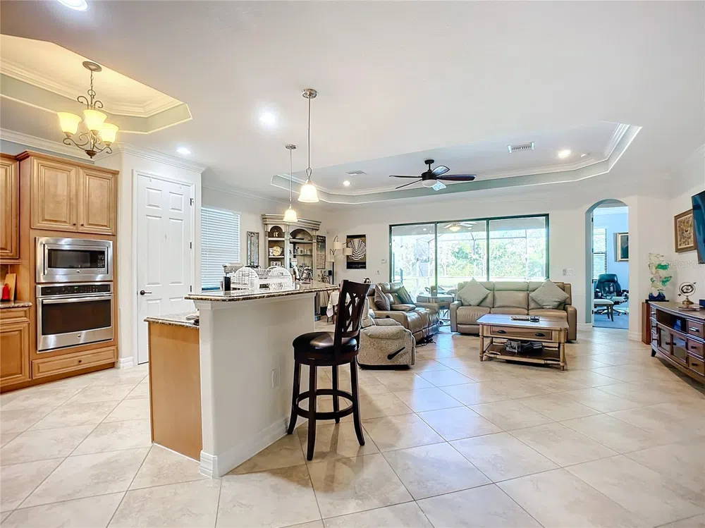 2902 AVIAMAR CIRCLE Naples, FL 34114