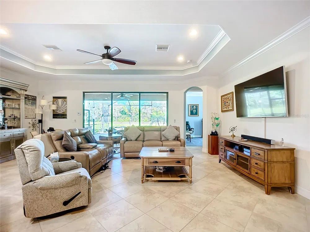 2902 AVIAMAR CIRCLE Naples, FL 34114