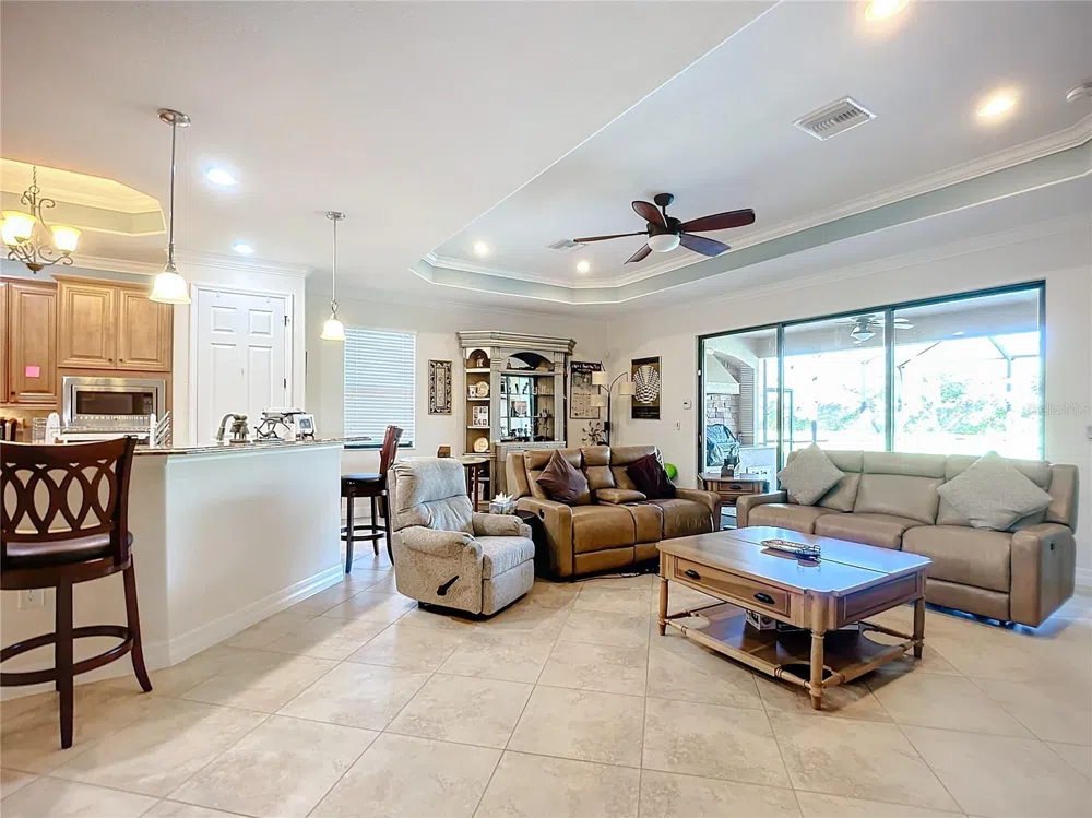 2902 AVIAMAR CIRCLE Naples, FL 34114