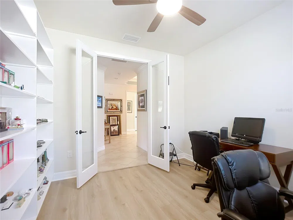2902 AVIAMAR CIRCLE Naples, FL 34114