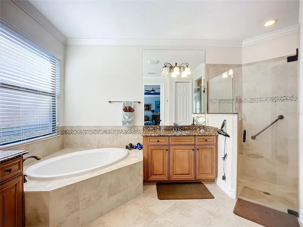 2902 AVIAMAR CIRCLE Naples, FL 34114