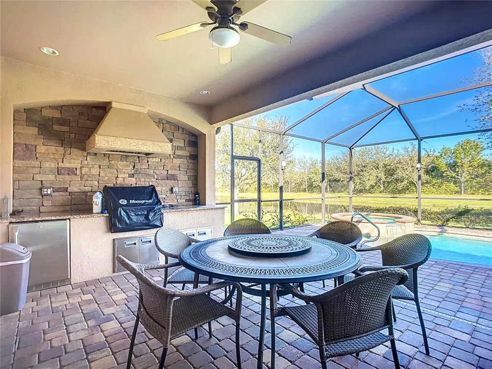 2902 AVIAMAR CIRCLE Naples, FL 34114