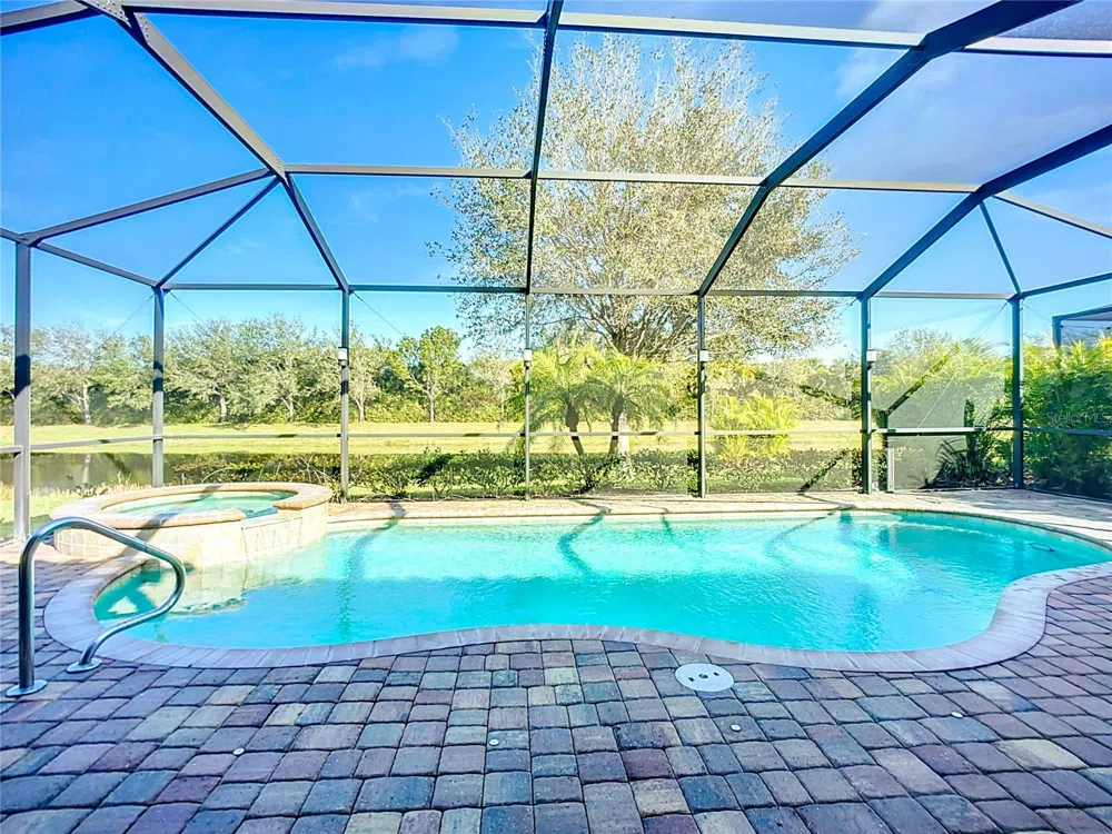 2902 AVIAMAR CIRCLE Naples, FL 34114