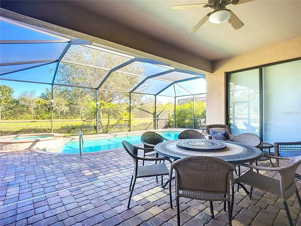2902 AVIAMAR CIRCLE Naples, FL 34114