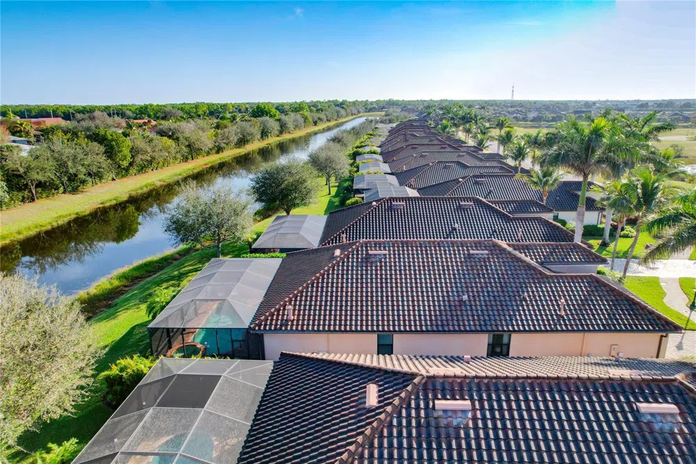 2902 AVIAMAR CIRCLE Naples, FL 34114