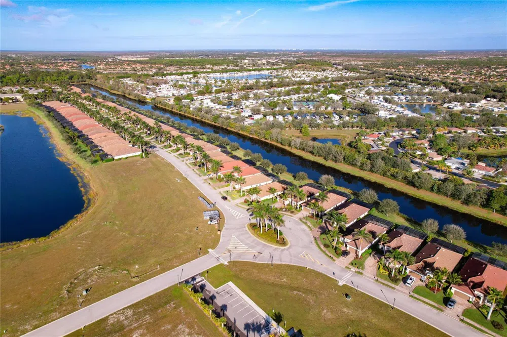 2902 AVIAMAR CIRCLE Naples, FL 34114