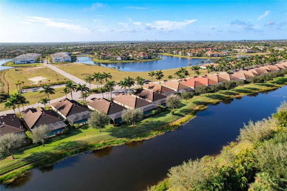 2902 AVIAMAR CIRCLE Naples, FL 34114