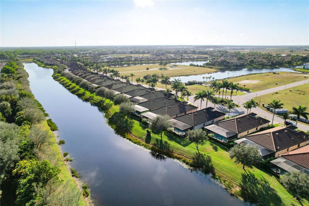 2902 AVIAMAR CIRCLE Naples, FL 34114