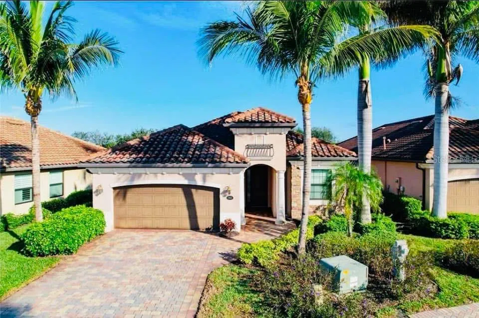 2902 AVIAMAR CIRCLE Naples, FL 34114