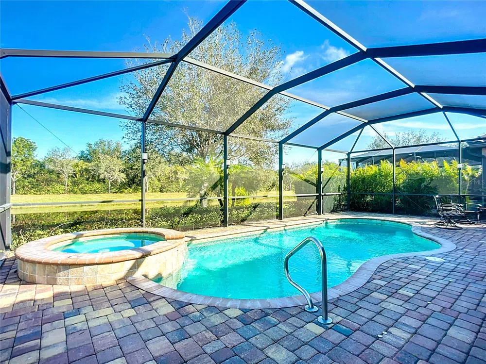 2902 AVIAMAR CIRCLE Naples, FL 34114