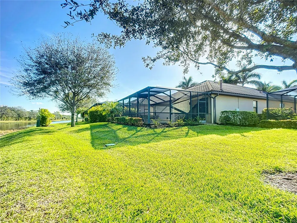 2902 AVIAMAR CIRCLE Naples, FL 34114
