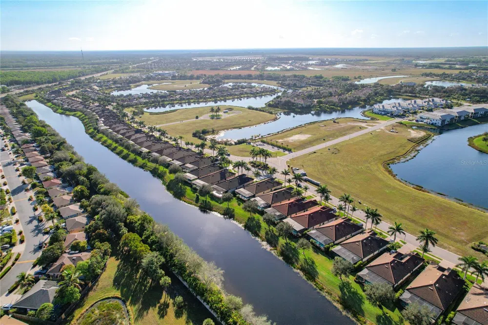 2902 AVIAMAR CIRCLE Naples, FL 34114