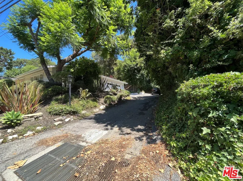 Mandeville Canyon Road Los Angeles, CA 90049