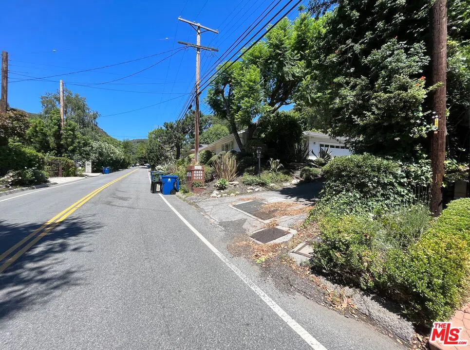 Mandeville Canyon Road Los Angeles, CA 90049