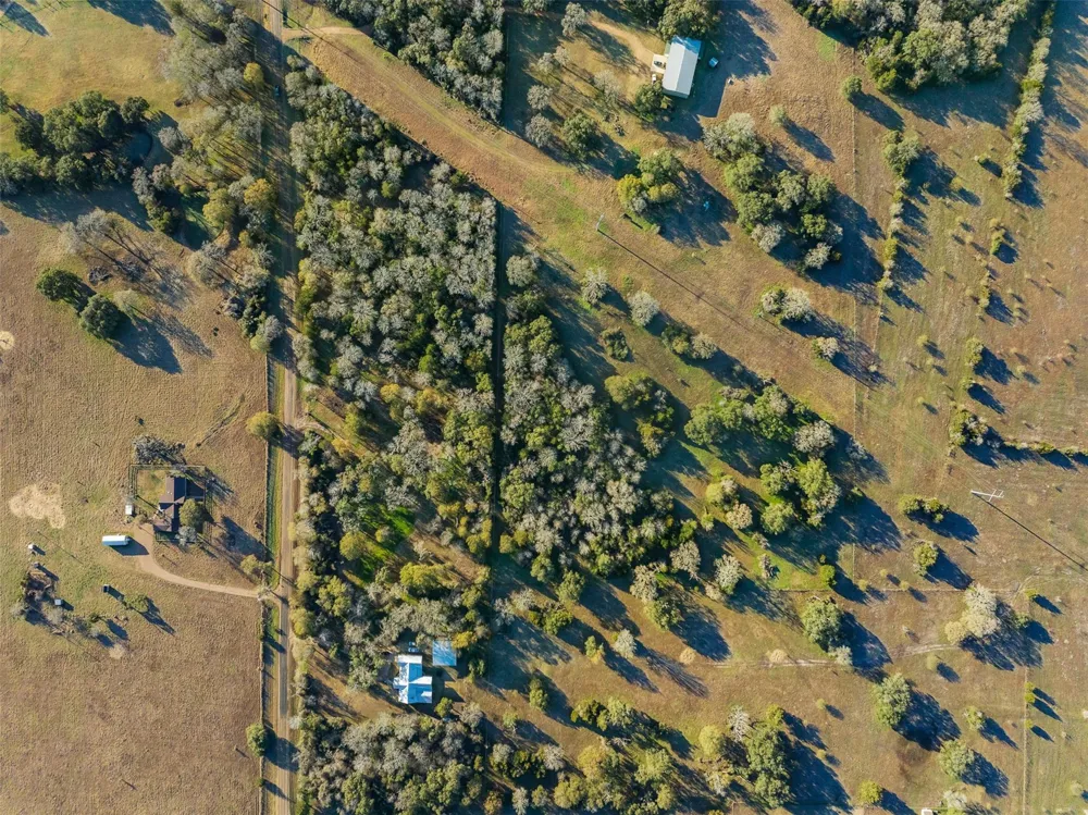 1038 County Road 207 Road Weimar, TX 78962