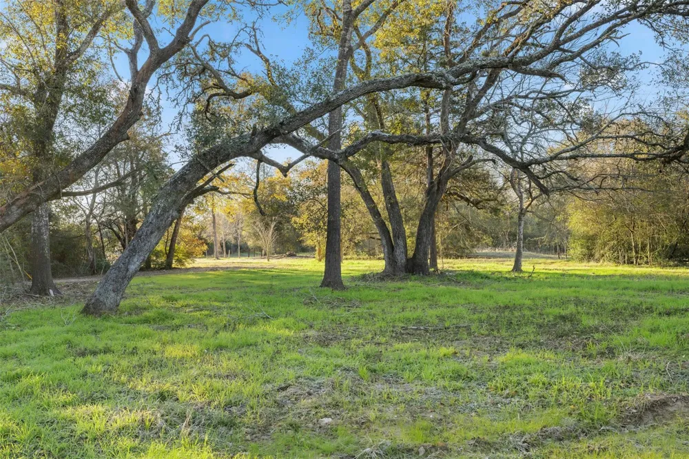 1038 County Road 207 Road Weimar, TX 78962
