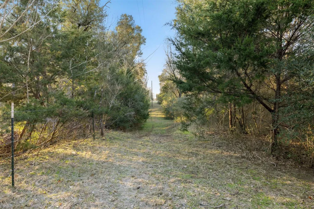 1038 County Road 207 Road Weimar, TX 78962