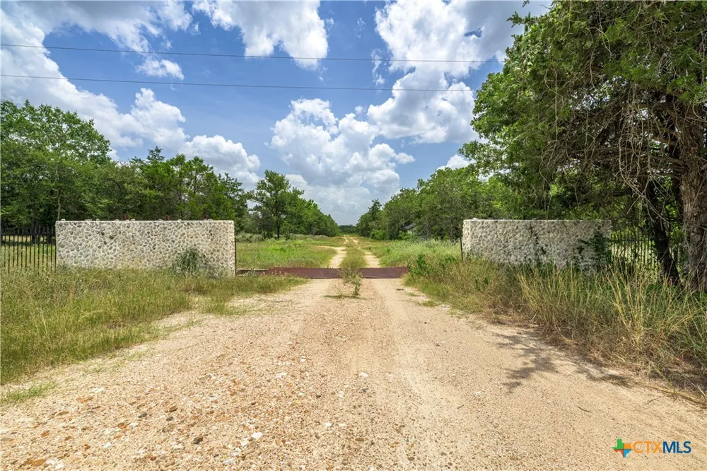 5850 Brown Road Flatonia, TX 78941