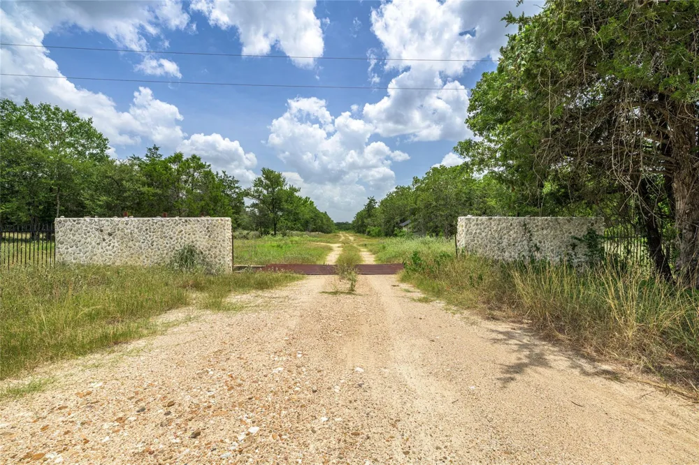 5850 Brown Road Flatonia, TX 78941
