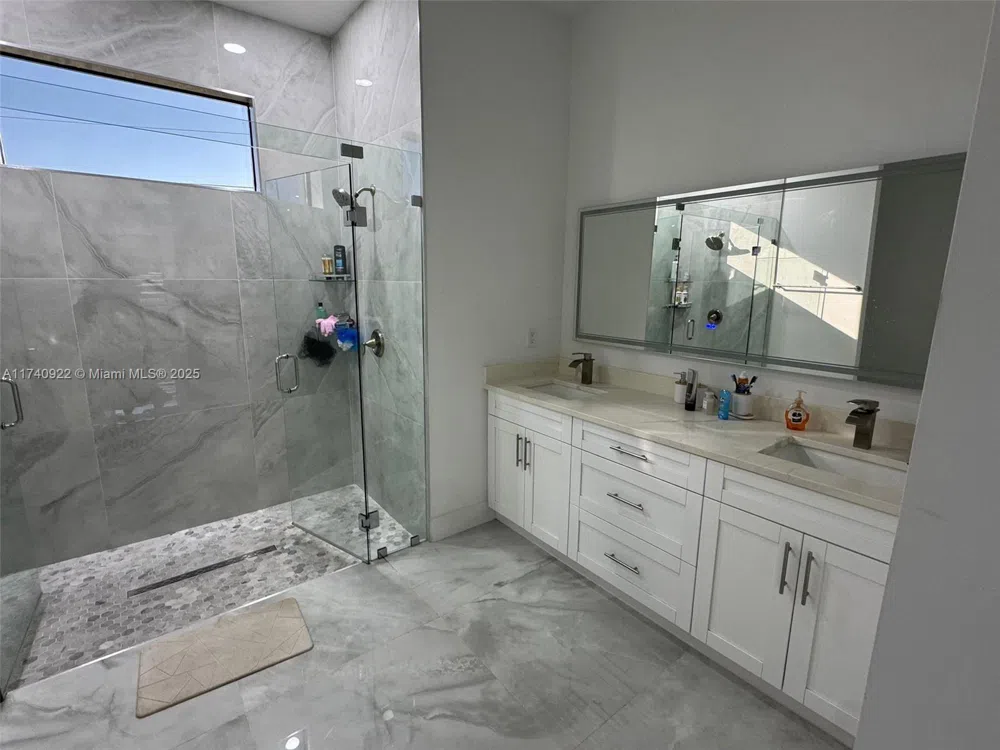 512 NE Juanita PL Cape Coral, FL 33909