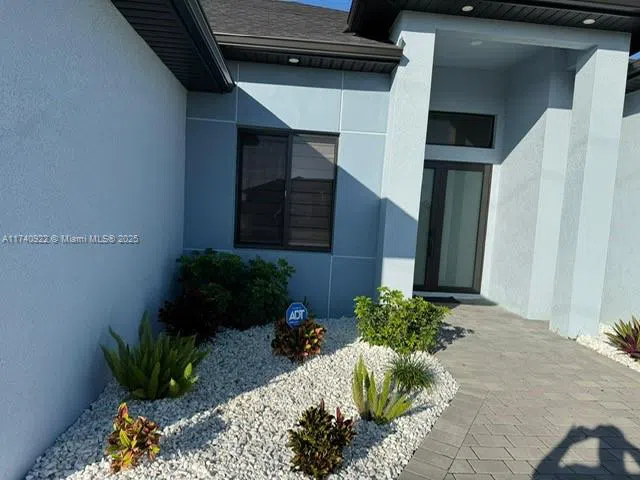 512 NE Juanita PL Cape Coral, FL 33909