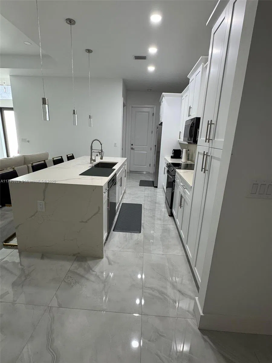 512 NE Juanita PL Cape Coral, FL 33909