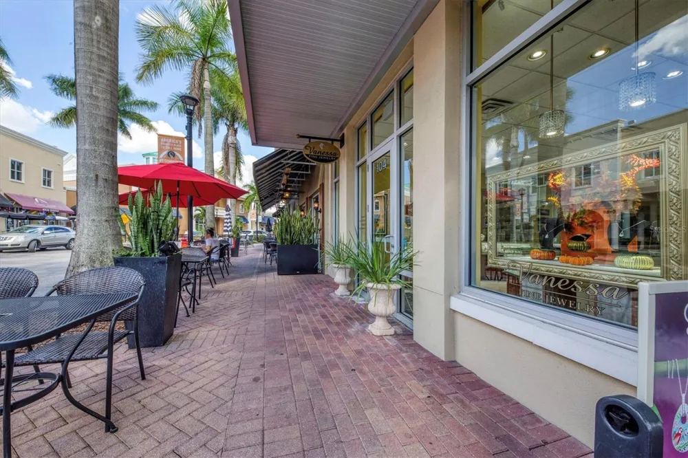8111 LAKEWOOD MAIN STREET #304 Lakewood Ranch, FL 34202