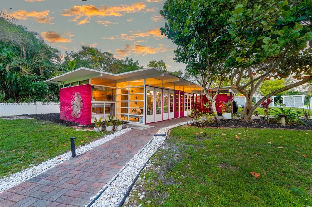 40 NE 24th St Lazy Lake, FL 33305