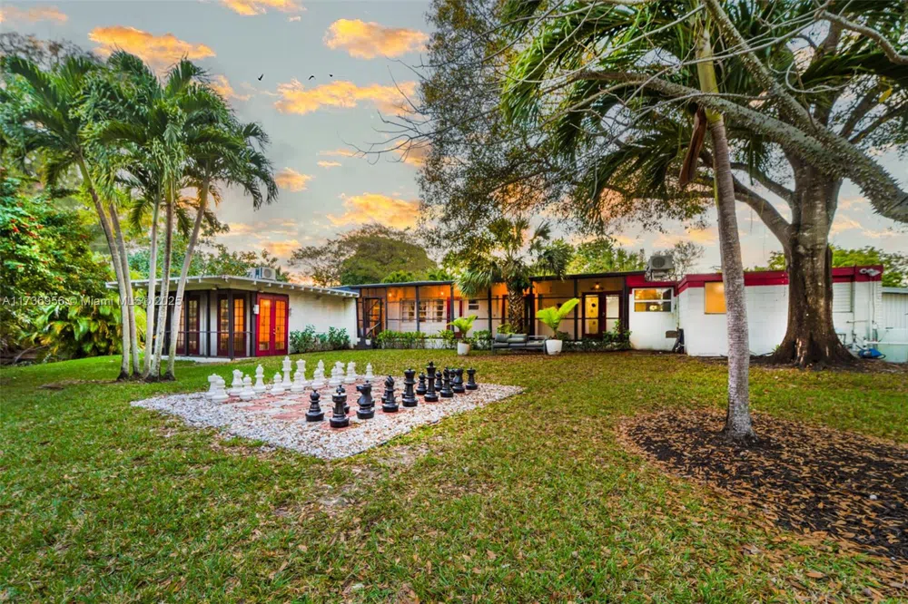 40 NE 24th St Lazy Lake, FL 33305