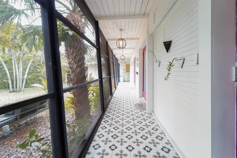 40 NE 24th St Lazy Lake, FL 33305