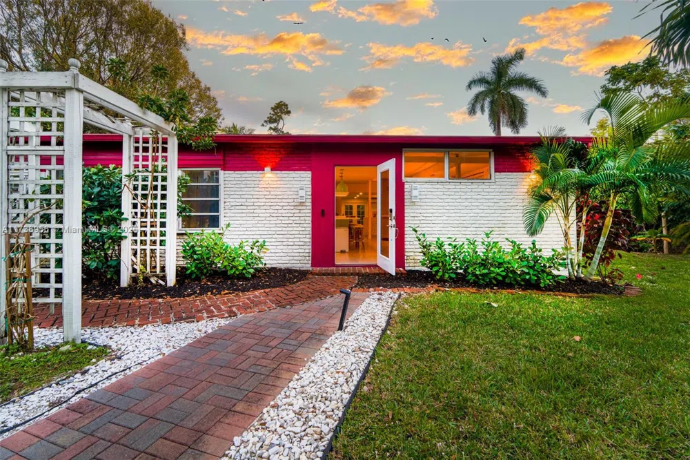 40 NE 24th St Lazy Lake, FL 33305