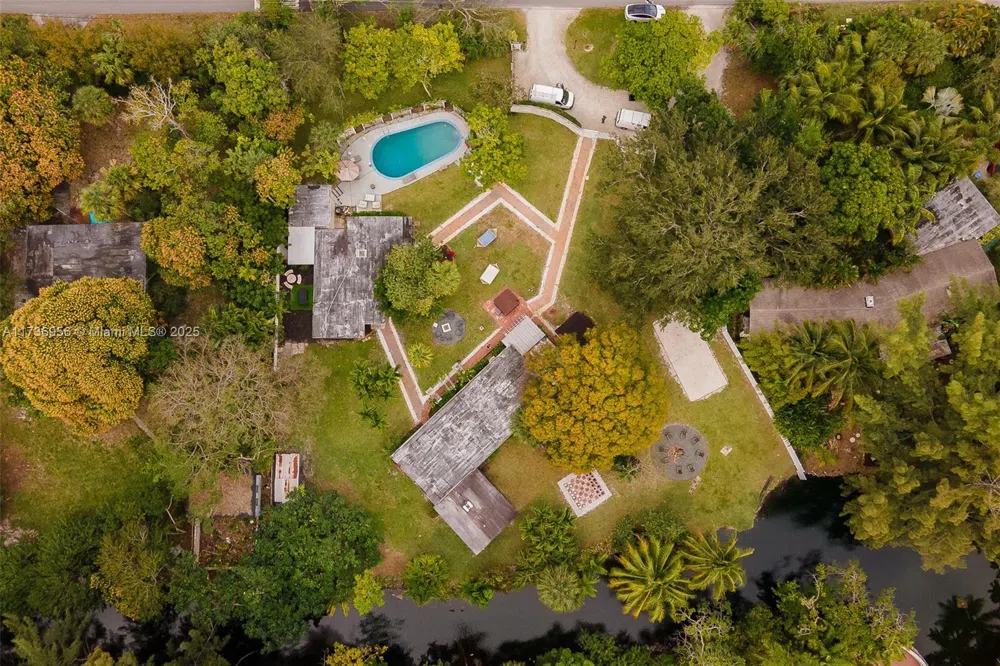 40 NE 24th St Lazy Lake, FL 33305