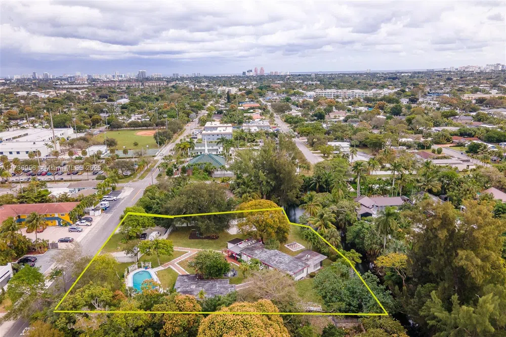 40 NE 24th St Lazy Lake, FL 33305