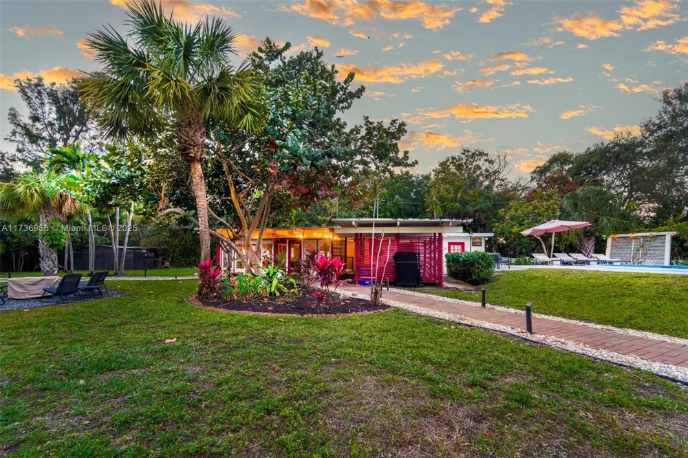 40 NE 24th St Lazy Lake, FL 33305