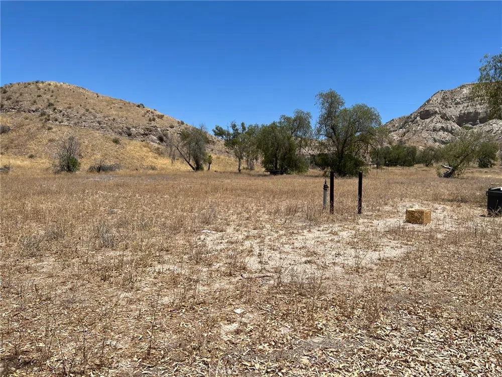 15840 Sierra Highway Canyon Country, CA 91390