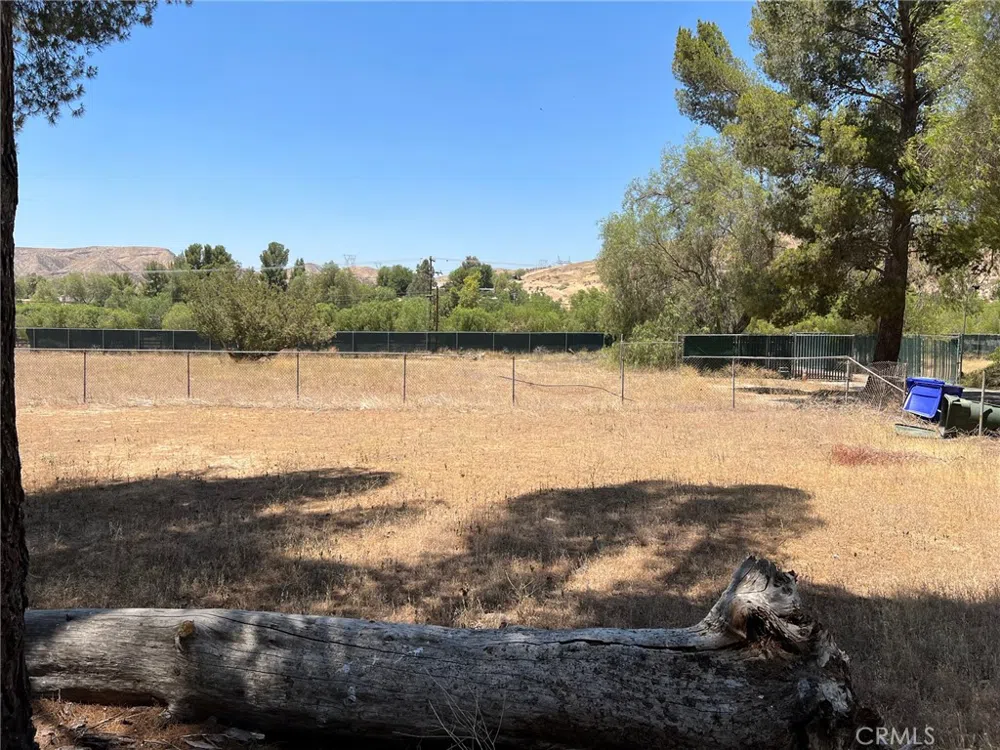 15840 Sierra Highway Canyon Country, CA 91390