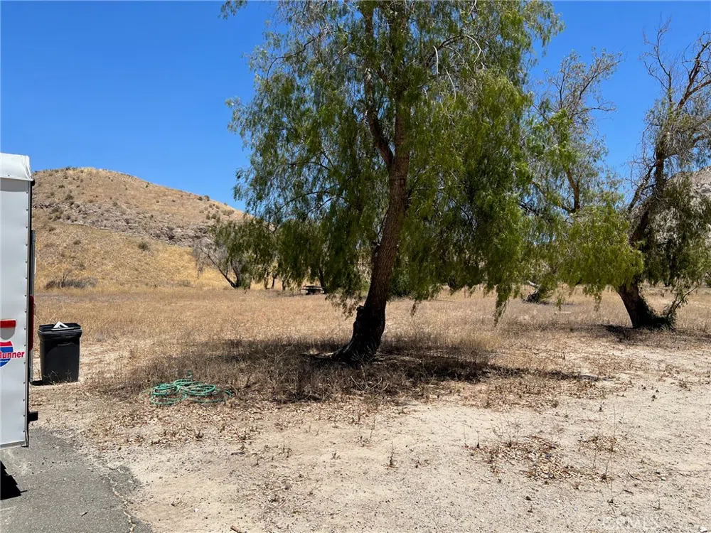 15840 Sierra Highway Canyon Country, CA 91390