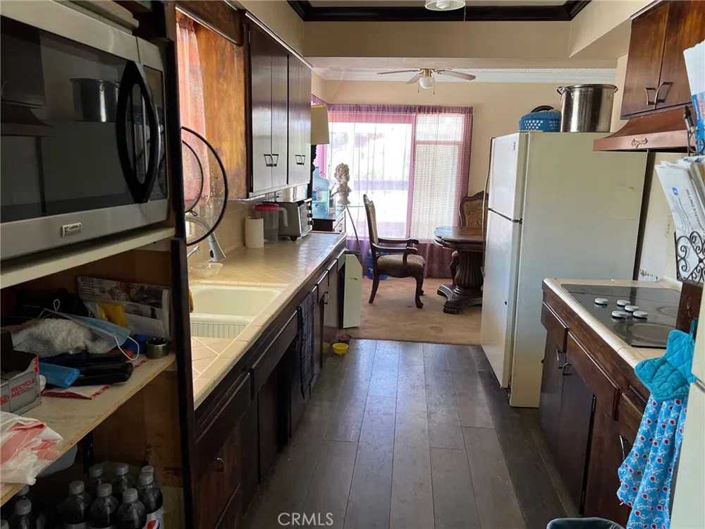 15840 Sierra Highway Canyon Country, CA 91390