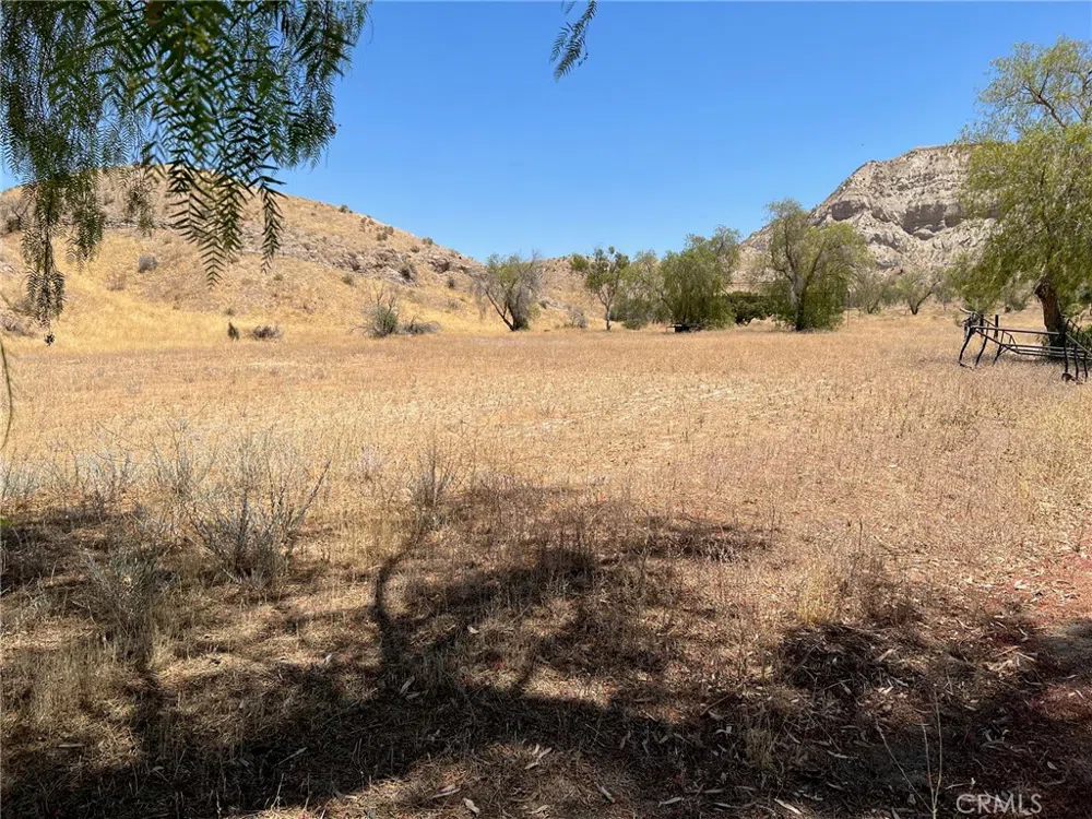 15840 Sierra Highway Canyon Country, CA 91390