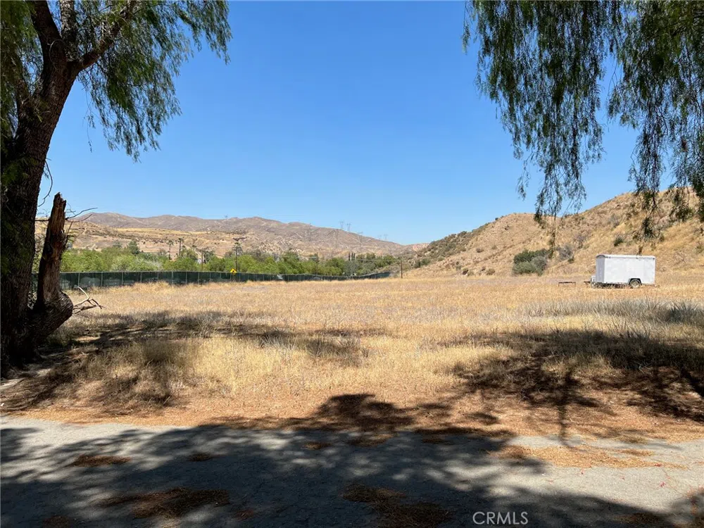 15840 Sierra Highway Canyon Country, CA 91390