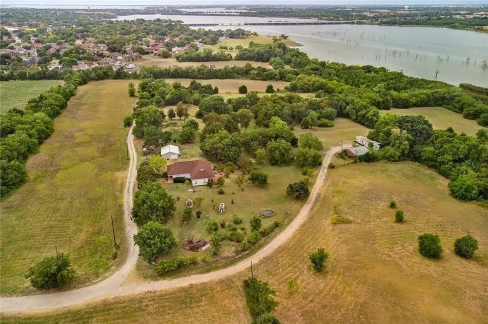 6825 Chiesa Road Rowlett, TX 75089