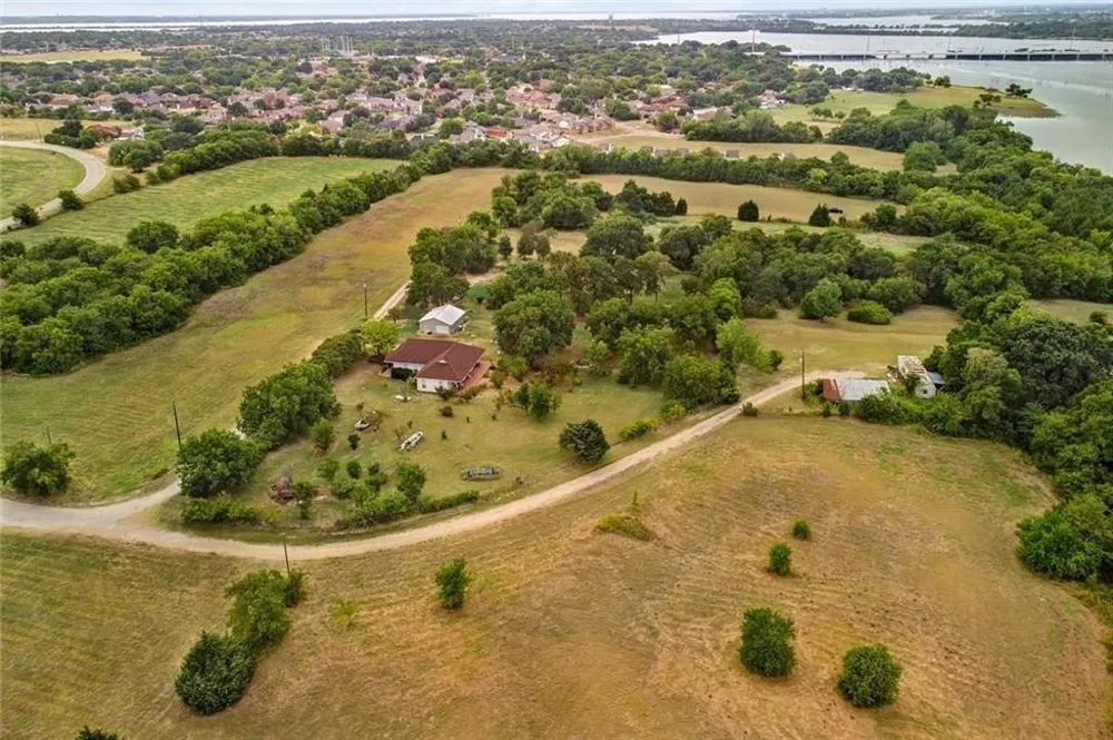 6825 Chiesa Road Rowlett, TX 75089
