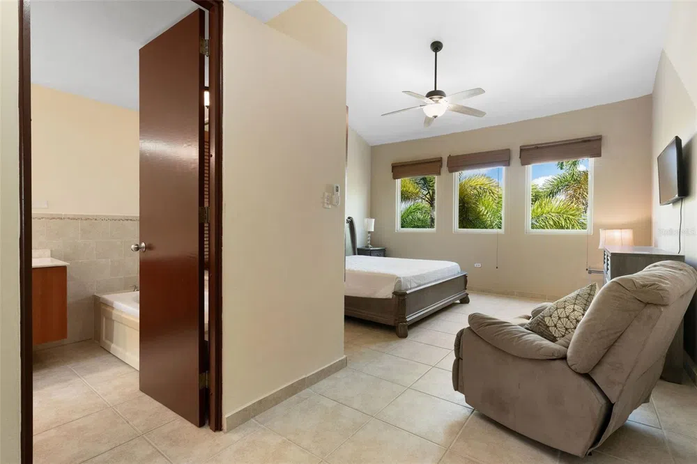 90 CANDELERO DRIVE #13 Humacao, PR 00791