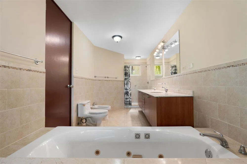 90 CANDELERO DRIVE #13 Humacao, PR 00791